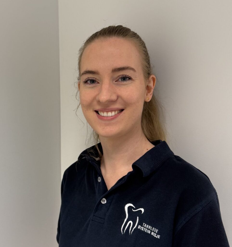 Tannhelsesekretær Silvia Scurti hos Tannlege Øystein Misje